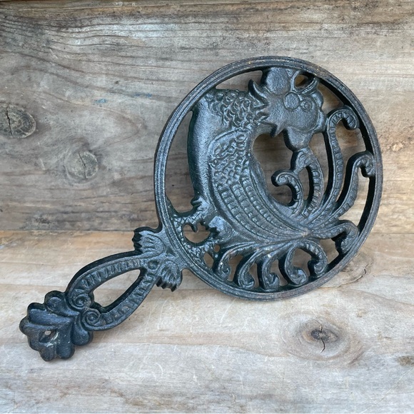 Vintage Cockerel Heavy Cast Iron Handled Decorative Trivet - Picture 3 of 11